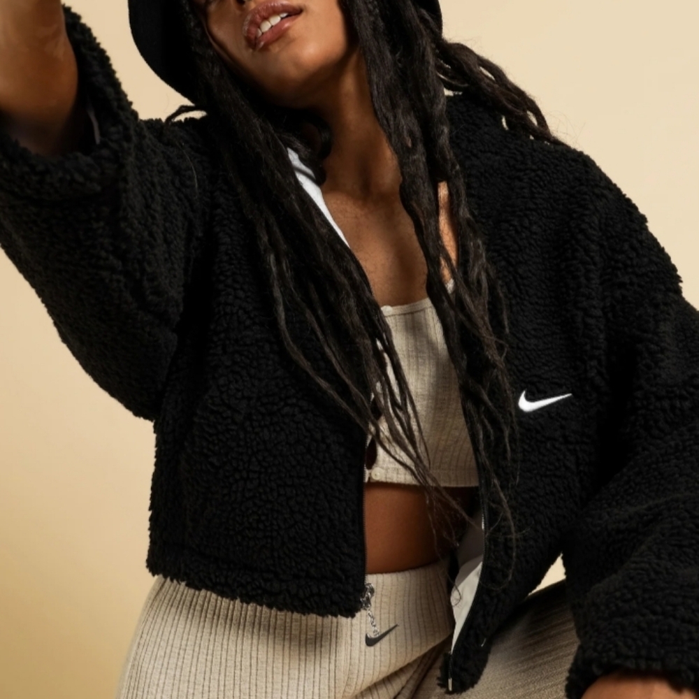 Nike Black Swoosh Sherpa Jacket Size M - Picture 5 of 10